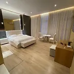 Luxury Jacuzzi Suite- Astir,tirana Апартаменты Тирана