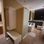 Luxury Jacuzzi Suite- Astir,tirana Апартаменты
