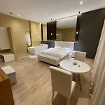 Luxury Jacuzzi Suite- Astir,tirana Тирана