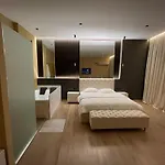 Luxury Jacuzzi Suite- Astir,tirana * Тирана