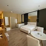 Luxury Jacuzzi Suite- Astir,tirana Тирана