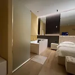 Luxury Jacuzzi Suite- Astir,tirana * Тирана