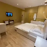 Luxury Jacuzzi Suite- Astir,tirana Апартаменты *