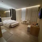 Апартаменты Luxury Jacuzzi Suite- Astir,tirana *