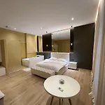 Luxury Jacuzzi Suite- Astir,tirana * Тирана