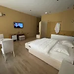Luxury Jacuzzi Suite- Astir,tirana * Тирана