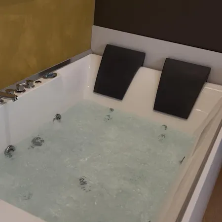 Luxury Jacuzzi Suite- Astir,tirana