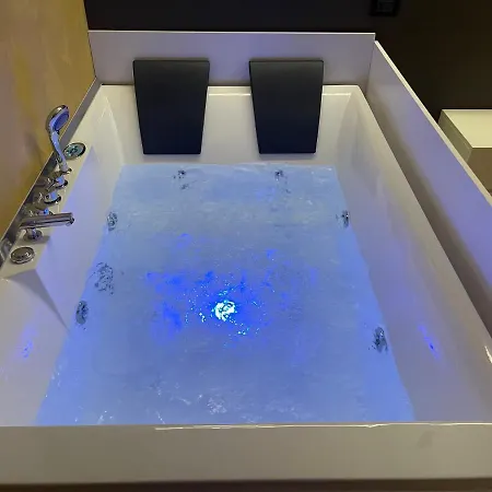 Apartmán Luxury Jacuzzi Suite- Astir,tirana *