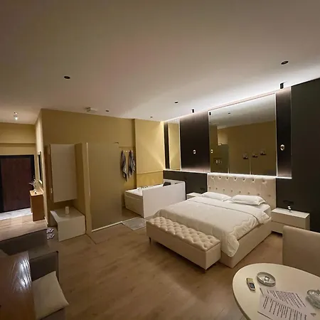 Luxury Jacuzzi Suite- Astir,tirana Apartmán