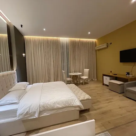 Luxury Jacuzzi Suite- Astir,tirana Apartmán