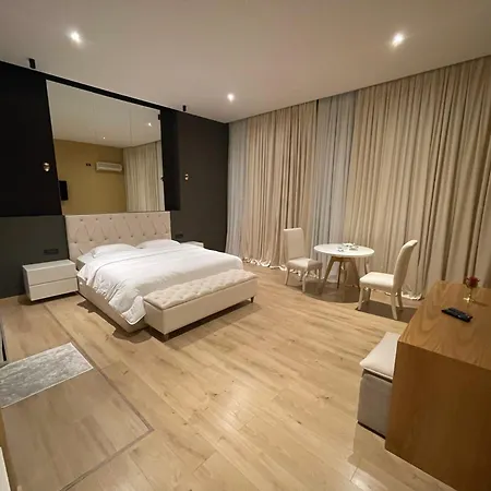 Apartmán Luxury Jacuzzi Suite- Astir,tirana