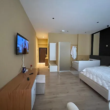Luxury Jacuzzi Suite- Astir,tirana