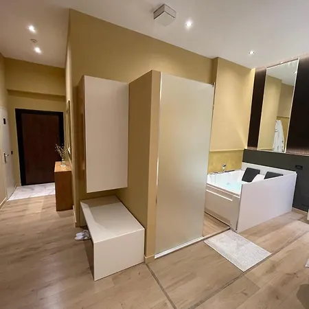 Apartmán Luxury Jacuzzi Suite- Astir,tirana
