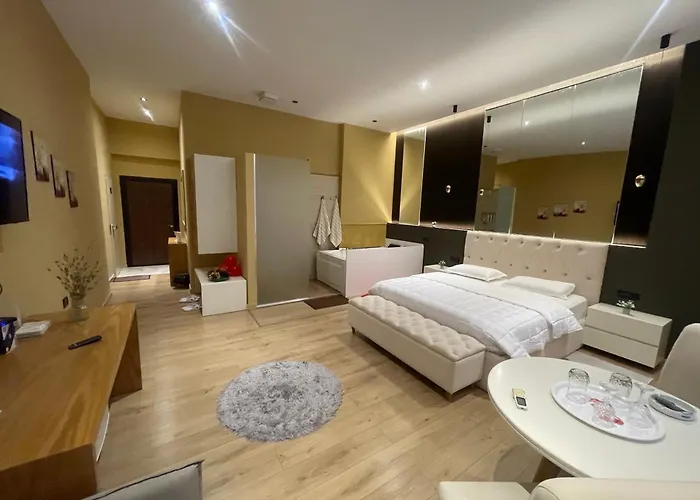 דירה Luxury Jacuzzi Suite- Astir,tirana