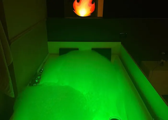 Luxury Jacuzzi Suite- Astir,tirana דירה טיראנה