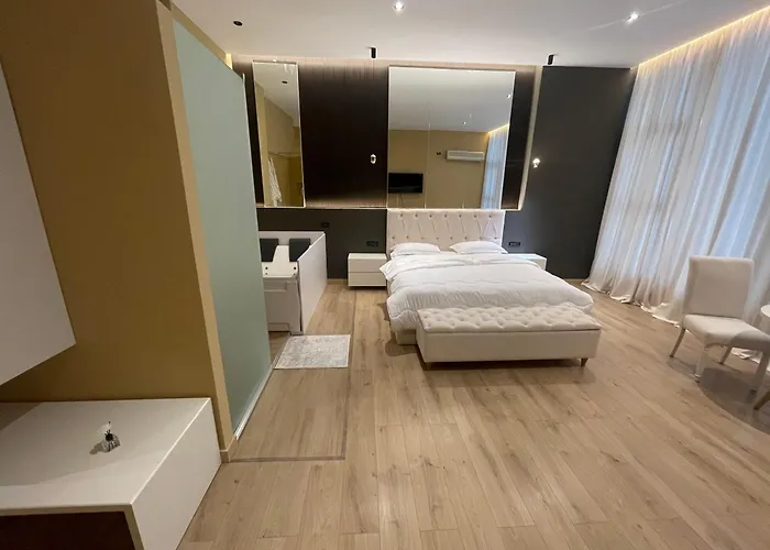 Luxury Jacuzzi Suite- Astir,tirana * טיראנה