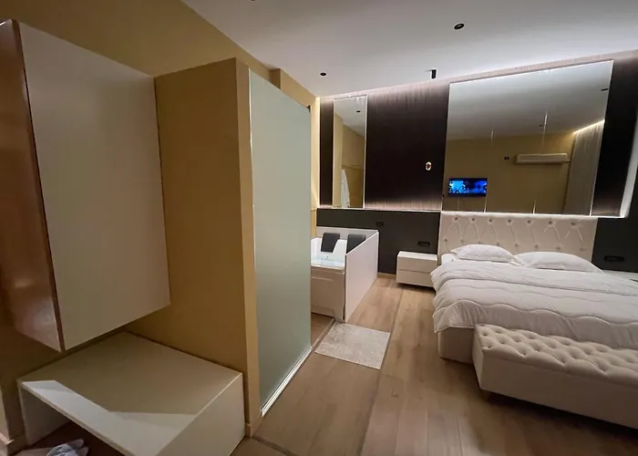 דירה Luxury Jacuzzi Suite- Astir,tirana
