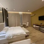 Luxury Jacuzzi Suite- Astir,tirana شقة