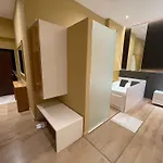 Luxury Jacuzzi Suite- Astir,tirana شقة *