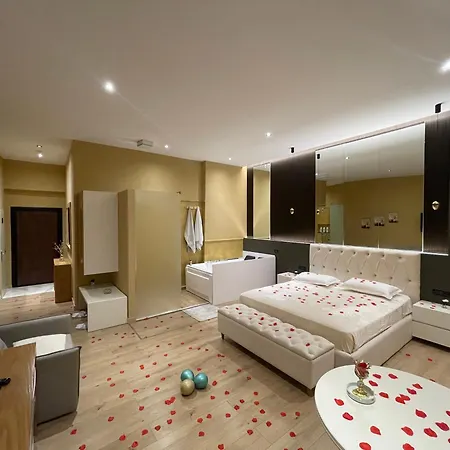 Luxury Jacuzzi Suite- Astir,tirana Lägenhet