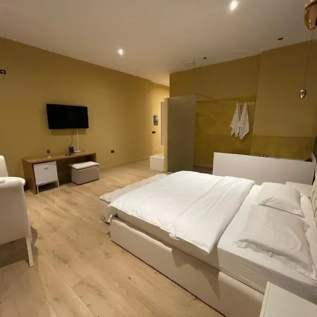 Luxury Jacuzzi Suite- Astir,tirana * 티라나