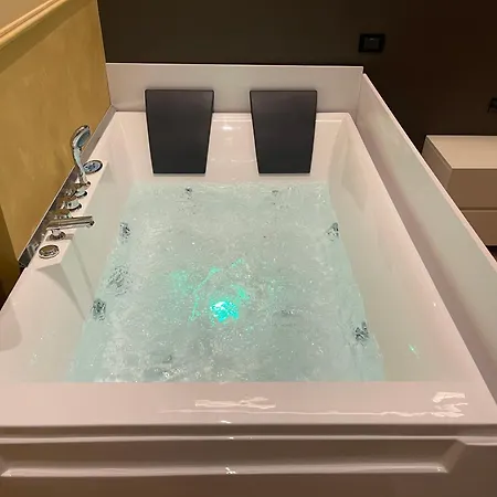 Luxury Jacuzzi Suite- Astir,tirana * 티라나