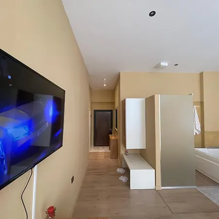 Luxury Jacuzzi Suite- Astir,tirana Lägenhet *