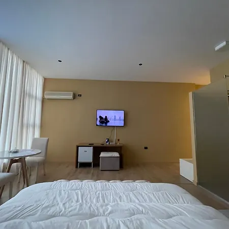 Luxury Jacuzzi Suite- Astir,tirana شقة *