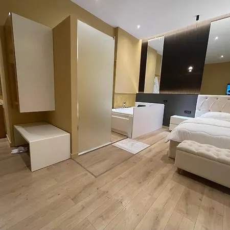 Lägenhet Luxury Jacuzzi Suite- Astir,tirana *