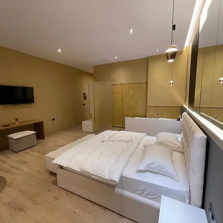 Luxury Jacuzzi Suite- Astir,tirana * 티라나
