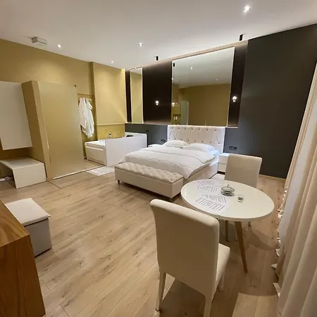 Luxury Jacuzzi Suite- Astir,tirana تيرانا