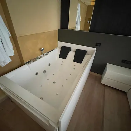 Luxury Jacuzzi Suite- Astir,tirana Appartamento *