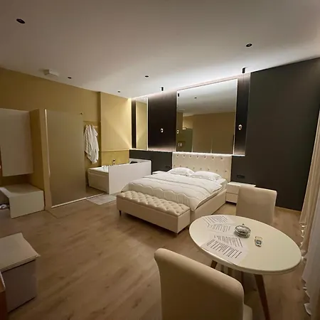 Luxury Jacuzzi Suite- Astir,tirana