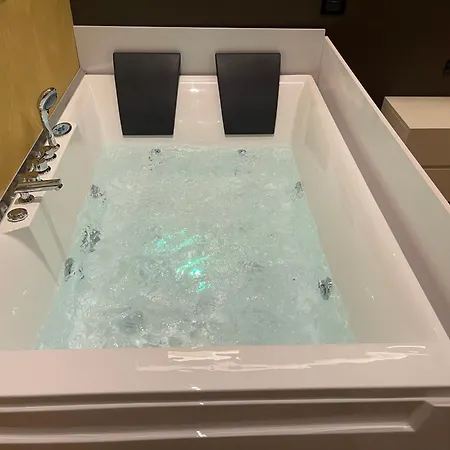 Luxury Jacuzzi Suite- Astir,tirana *