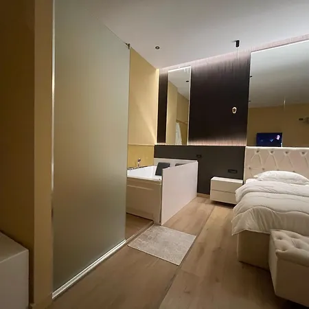 Luxury Jacuzzi Suite- Astir,tirana * Tirana