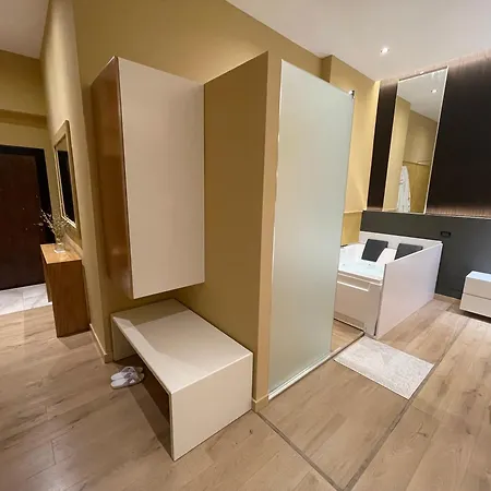 Luxury Jacuzzi Suite- Astir,tirana 아파트 *
