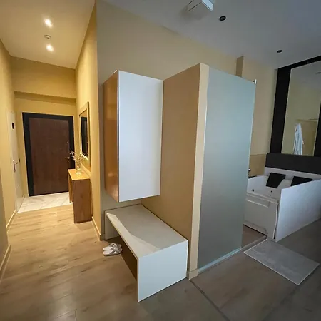 Luxury Jacuzzi Suite- Astir,tirana * تيرانا