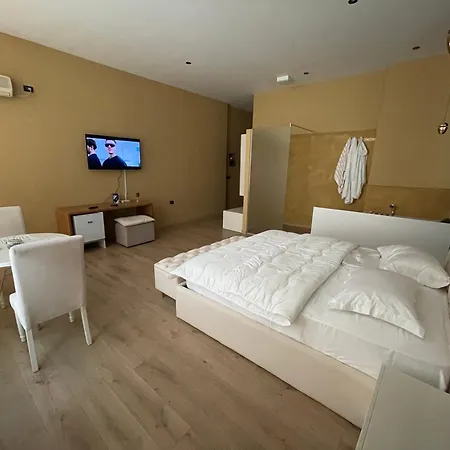 Luxury Jacuzzi Suite- Astir,tirana * تيرانا