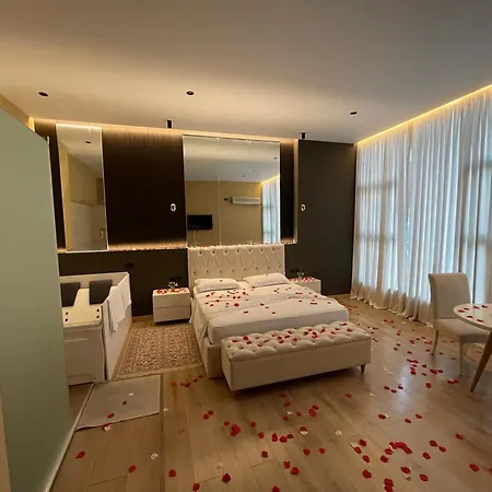 Luxury Jacuzzi Suite- Astir,tirana شقة