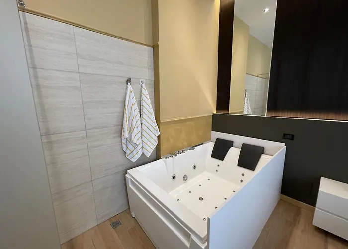 Luxury Jacuzzi Suite- Astir,tirana Appartement
