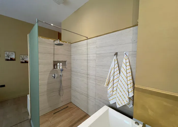 Luxury Jacuzzi Suite- Astir,tirana Appartement *