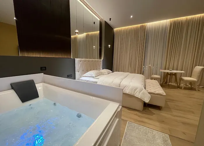 Luxury Jacuzzi Suite- Astir,tirana Appartement *
