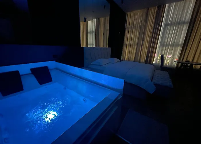 Luxury Jacuzzi Suite- Astir,tirana Appartement