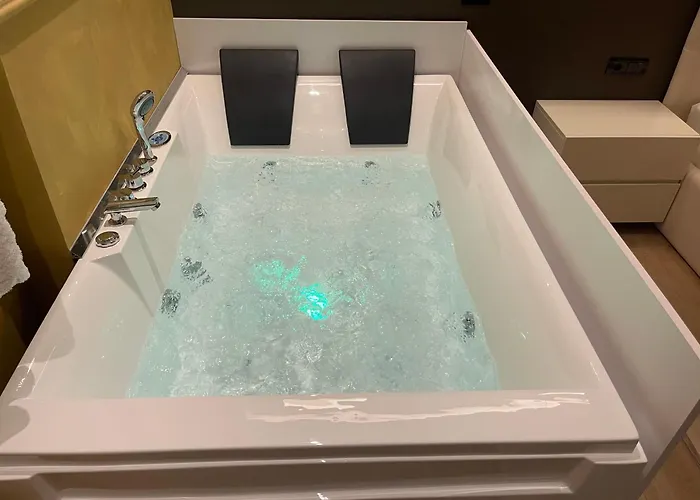 Luxury Jacuzzi Suite- Astir,tirana Appartement