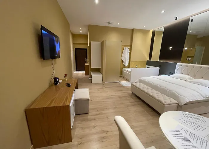 Luxury Jacuzzi Suite- Astir,tirana Appartement