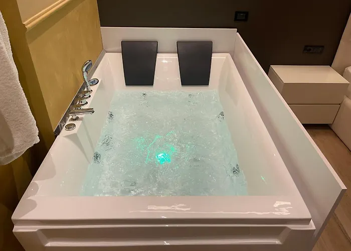 Luxury Jacuzzi Suite- Astir,tirana * Tirana