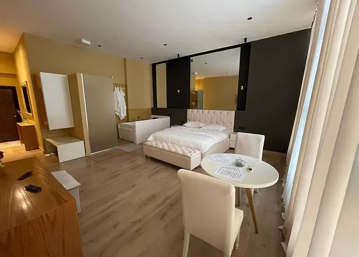 Luxury Jacuzzi Suite- Astir,tirana