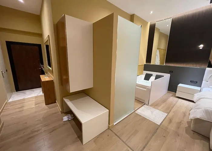 Luxury Jacuzzi Suite- Astir,tirana Appartement *